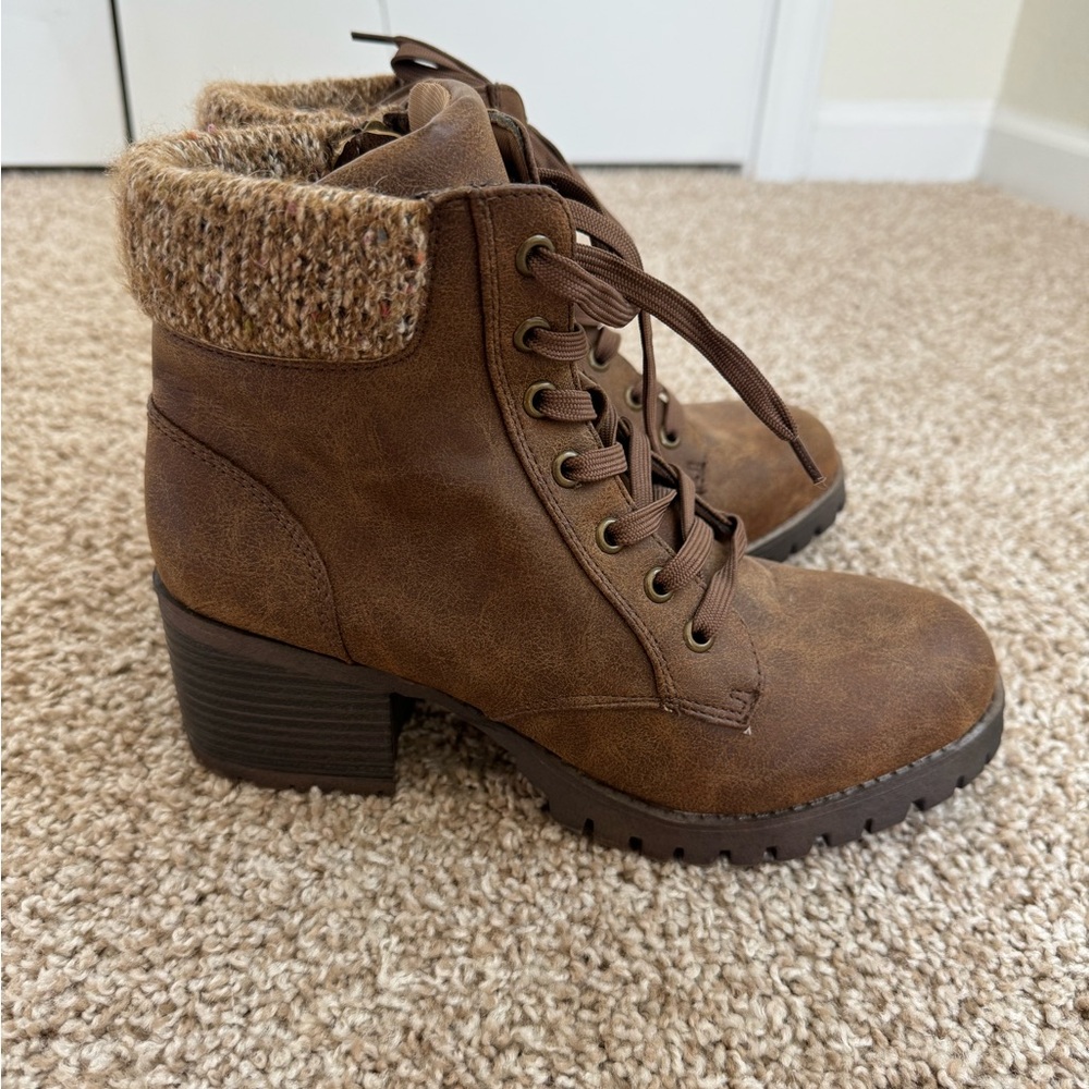 Brown ankle boots booties size 8.5 pink lily